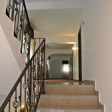בית הארחה Restaurant Piatra Craiului *
