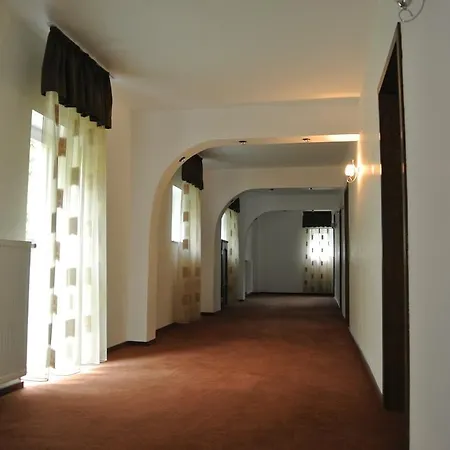 בית הארחה Restaurant Piatra Craiului