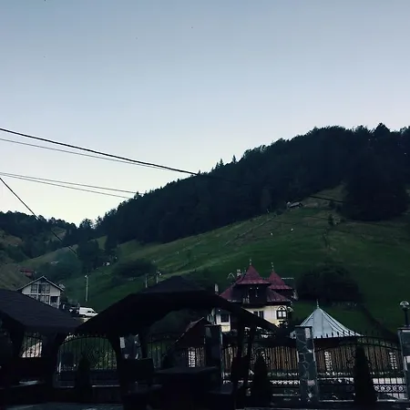 בית הארחה Restaurant Piatra Craiului *
